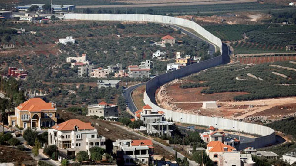 بلدة جنوبية تحت رحمة سجين فارّ… يتجوّل خلسةً ويختفي والأهالي يصرخون رعباً