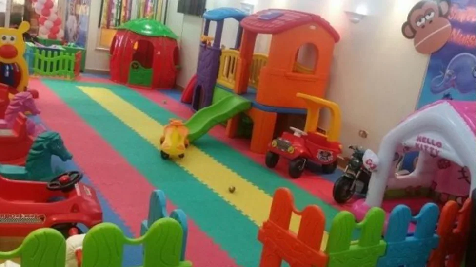 ضرب وتعنيف للأطفال داخل دار حضانة