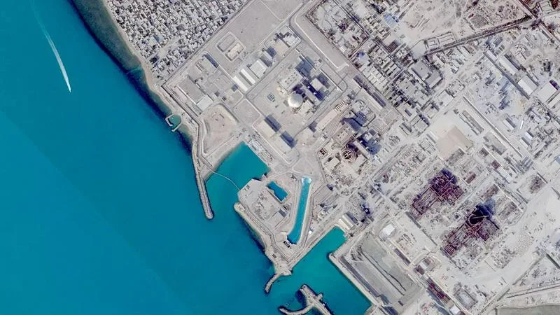 اشتباكٌ إقليمي واسع… إعلام إيراني يتحدث عن هجوم طال “بوشهر”