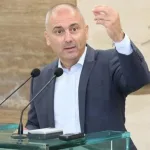 أدرعي يرد على “نحن منتصرون”: مشاهد استسلام لعناصر من الحزب